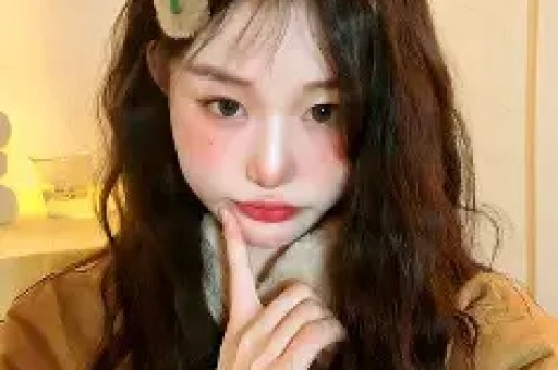 内娱女演员深夜溜进KTV陪酒姿态放低到尘埃
