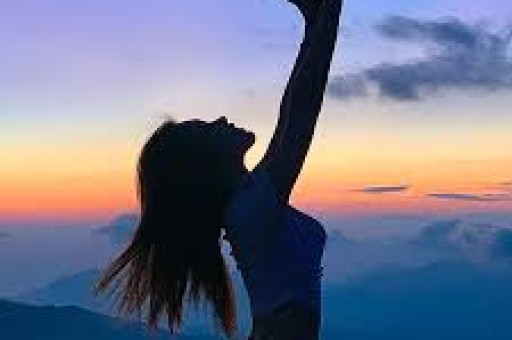 张凌赫评论区沦陷！连上8个热搜遭网友讽刺：39个人就崩溃了？