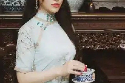 结婚几十年零绯闻看清何冰妻子是谁后才懂他为何不敢乱来